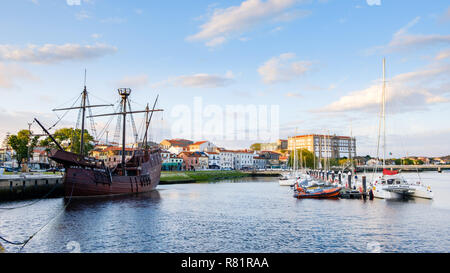 Vila do Conde, Portugal - 01 juin 2018 : journée ensoleillée par le navire portugais du 16ème siècle, tour de bateau Porto district, Portugal Banque D'Images