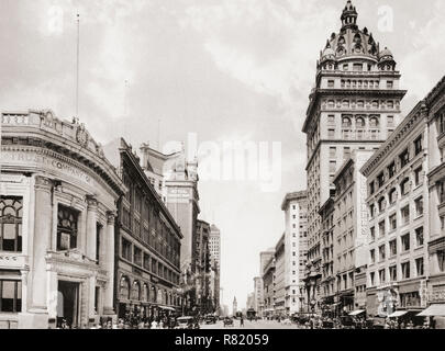 Market Street, San Francisco, Californie, États-Unis d'Amérique. Vu ici c.1915 et montrant sur la droite, la Claus Spreckels, Hearst et bâtiments Monadnock et le Palace Hotel, le Ferry, dans le centre et le Hobart bâtiment sur la gauche. Merveilleux de Californie, publié en 1915. Banque D'Images