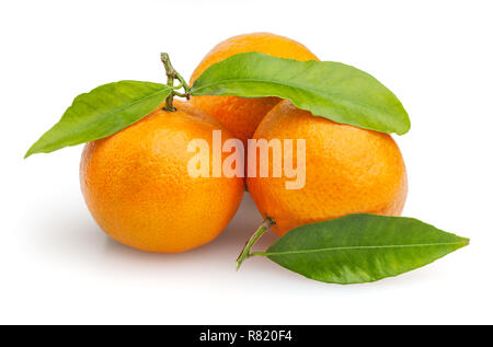 Trois mandarines isolé sur fond blanc avec clipping path Banque D'Images