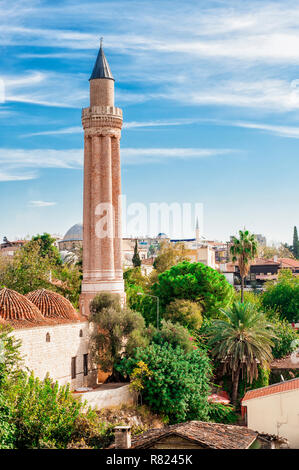 Et la mosquée Yivli Minare, la vieille ville d'Antalya, au sud-ouest de la Turquie, Turquie Banque D'Images