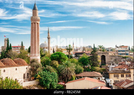 Et la mosquée Yivli Minare, la vieille ville d'Antalya, au sud-ouest de la Turquie, Turquie Banque D'Images