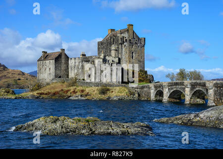 Le Château d'Eilean Donan sur les rives du Loch Duich près de Dornie en Wester Ross, région des Highlands, Ecosse Banque D'Images