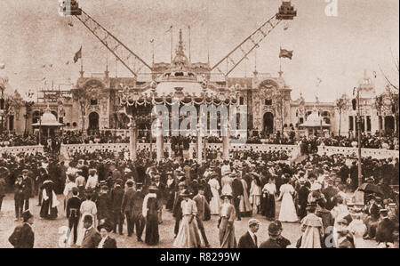 L'exposition franco-britannique de 1908, aussi connu sous le nom de "Bush Exhibition', et que les jardins d'élite, un large public juste, qui a attiré 8 millions de visiteurs et a célébré l'Entente Cordiale signée en 1904 par le Royaume-Uni et la France. L'exposition bâtiments étaient revêtus de marbre blanc étincelant, et l'attraction fut bientôt surnommé "la grande ville blanche'. Le surnom est resté, et White City est aujourd'hui le nom officiel pour la zone juste au nord de Shepherd's Bush. Banque D'Images