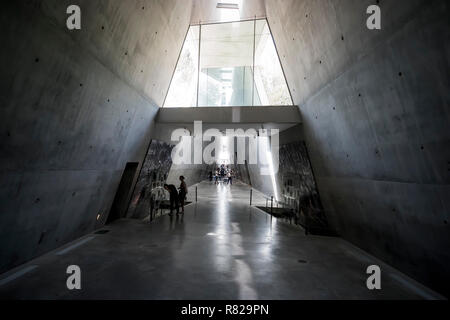Les visiteurs à Yad Vashem - mémorial national israélien de l'Holocauste et l'héroïsme dédié à la mémoire du génocide du peuple juif. Jérusalem, Israël. 24 Octobre 2018 Banque D'Images