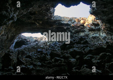 Grotte du Tunnel indiennes en cratères de la Lune National Monument, Colorado, USA. Le monument représente l'un des mieux préservés dans le basalte c Banque D'Images