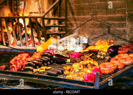 Affichage de la viande en Port Market, Montevideo, Uruguay. C'est l'endroit le plus populaire pour les parillas (barbecue) dans la ville. Banque D'Images