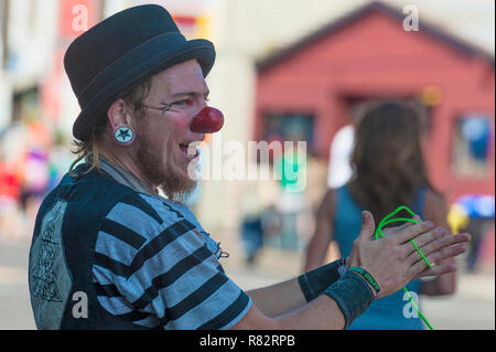 Portland, Oregon, USA - Le 17 août 2014 : des musiciens de rue et vendeurs à Hawthorn Street juste à Portland, Oregon Banque D'Images