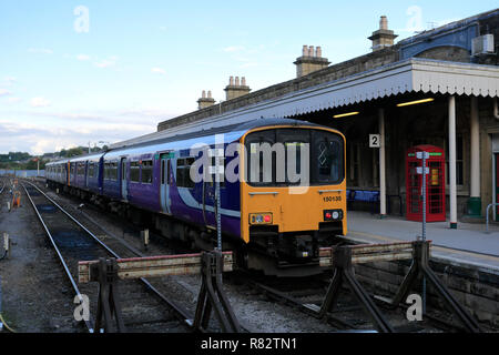 Northern Rail Train 150135 à Buxton, Gare, Parc national de Peak District, Derbyshire, Angleterre, Royaume-Uni Banque D'Images