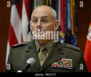 MIAMI, FLORIDE - le 19 novembre : le général John F. Kelly USMC assiste à la cérémonie de changement de commandement au Commandement sud américain le 19 novembre 2012 à Homestead, Floride. Credit : mpi04/MediaPunch Banque D'Images