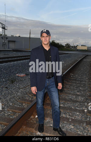 FORT LAUDERDALE, FL - 17 décembre : (COUVERTURE EXCLUSIVE) Bradford Cohen (ex-candidat à la saison 2 de l'apprenti et l'avocat de Cory qui a remporté l'affaire contre champs Michelle Cory) de la firme d'Cohen & McMullen a accueilli son client, ancien directeur de campagne de l'atout de Donald's 2016 Campagne pour le président des États-Unis de janvier 2015 à juin 2016 Corey Lewandowski & David Bossie pour une signature de livre de Cory et David's book Laissez être Trump Trump : l'histoire de l'intérieur de sa naissance à la présidence. Corey et David signés et répond aux questions à propos de la campagne d'atout à goujon C&I Banque D'Images