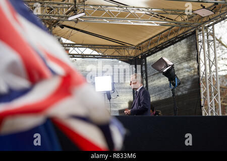 Londres, Royaume-Uni. - 12 décembre 2018 : Michael Gove, politicien britannique du parti conservateur d'être interviewé par les médias pendant une journée où les membres du parti essayer d'évincer Theresa peut comme chef. Crédit : Kevin J. Frost/Alamy Live News Banque D'Images