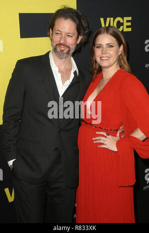 Darren Le Gallo et sa femme Amy Adams qui fréquentent le "vice" première mondiale au Samuel Goldwyn Theatre le 11 décembre 2018 à Beverly Hills, Californie. Banque D'Images