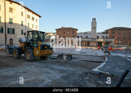 Marco Foto Buco/LaPresse 12 Dicembre 2018 Poggibonci (SI) Italia Cronaca L' Europa in Toscana, seconda tappa del tour di Enrico Rossi a Sienne. Nella foto : lavori nella piazza della Stazione di Poggibonsi Photo Marco Buco/LaPresse 12 décembre 2018 Poggibonsi (SI) Italie Europe en Toscane, deuxième étape de la visite d'Enrico Rossi à Sienne. Dans le pic : travaille à la place de la gare de Poggibonsi Banque D'Images