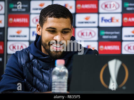 Groupama Arena, Budapest, Hongrie. Dec 12, 2018. L'UEFA Europa League Football, MOL Vidi FC contre Chelsea conférence de presse ; Ruben Loftus-Cheek de Chelsea fait face à l'action des médias : Crédit Plus Sport/Alamy Live News Banque D'Images