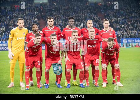 Photo de l'équipe Lok, derrière de gauche à droite attaquant Guilherme ALVIM MARINATO (locomotive), Jefferson FARFAN (locomotive), Solomon KVIRKVELIA (locomotive), EDER (locomotive), Benedikt HOEWEDES (locomotive), Grzegorz KRYCHOWIAK (locomotive), front de gauche à droite Aleksey MIRANCHUK (Lok), Igor DENISOV (Lok), Dwithri BARINOV (Lok), Vladislav IGNATIEV (Lok), Maciej RYBUS (Lok), le FC Schalke 04 (GE) - le Lokomotiv Moscou (Lok) 1 : 0, 11.12. 2018 à Gelsenkirchen, Allemagne. # #  DFL règlement interdit toute utilisation des photographies comme des séquences d'images et/ou quasi-vidéo # #  | conditions dans le monde entier Banque D'Images