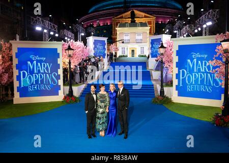 Londres, Royaume-Uni. 12Th Dec 2018. Lin-Manuel Miranda, Emily Mortimer, Emily Blunt et Colin Firth assister à Mary Poppins retourne Première européenne au Royal Albert Hall. Londres, Royaume-Uni. 12/12/2018 : dpa Crédit photo alliance/Alamy Live News Banque D'Images