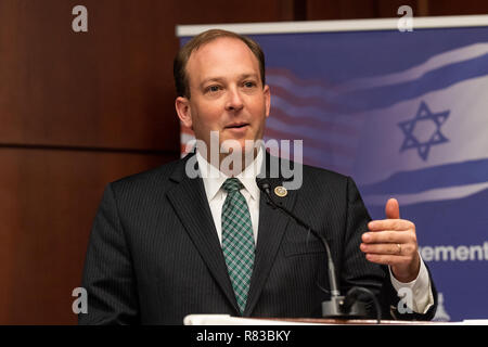 Washington DC, USA. 12Th Dec 2018. Représentant américain Lee Zeldin (R-NY) à l'American Zionist Movement / AZM Washington Forum : renouveler l'engagement bipartite debout avec Israël et le Sionisme dans le Capitol Visitor Center à Washington, DC Le 12 décembre 2018. Crédit : Michael Brochstein/Alamy Live News Banque D'Images