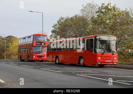 Une rénovation seul decker Volvo rouge B10 bus avec Kelvin Scottish livrée, SV494 / N94 OGG sur Cumbernauld Road, Glasgow Banque D'Images