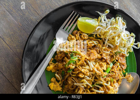 Nouilles sautées Pad Thaï style Korat Korat (MEE) Banque D'Images
