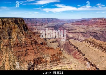 South Rim Grand canyon creusé par le fleuve Colorado dans l'Arizona, a bandes superposées de red rock révélant des millions d'années d'histoire géologique. Viewp Banque D'Images