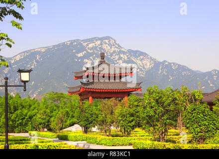 Pavillons anciens à Shaolin, en Chine. Jour d'été Banque D'Images