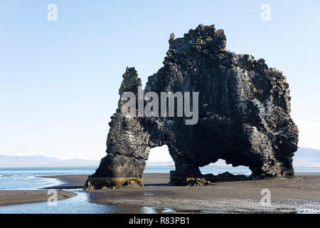 Hvítserkur, Hvitserkur, Fels, Felsen, Basaltfels an der Ostküste der Halbinsel Vatnsnes im Nordwesten von Island, rsteinerter "Troll', de basalte, de pile Banque D'Images