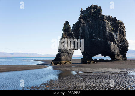 Hvítserkur, Hvitserkur, Fels, Felsen, Basaltfels an der Ostküste der Halbinsel Vatnsnes im Nordwesten von Island, rsteinerter "Troll', de basalte, de pile Banque D'Images