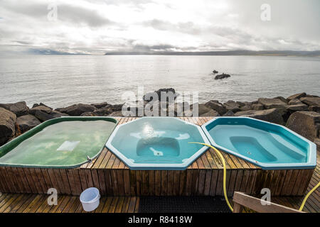 Drangsnes hot pools dans la région de westfjord, Islande Banque D'Images