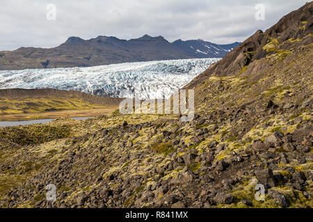 Avis sur glacier au sentier de randonnée, l'Islande Banque D'Images