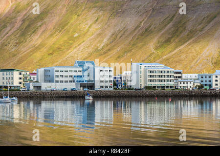 Water reflections à Isafjordur, Islande, fjords de l'ouest Banque D'Images