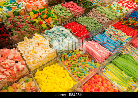 Bonbons assortis à vendre au souk, aussi appelé le marché de Mahane Yehouda à Jérusalem, Israël Banque D'Images