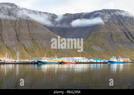 Water reflections à Isafjordur, Islande, fjords de l'ouest Banque D'Images