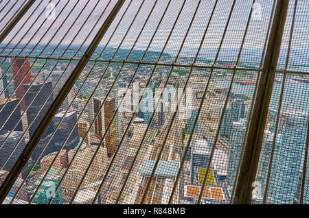 L'étage d'observation à haute altitude à couper le souffle dans la Tour CN à Toronto, Canada. Banque D'Images