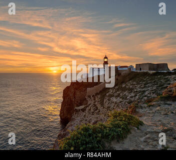 Cabo de Sao Vicente phare au coucher du soleil, de l'Algarve, Portugal Banque D'Images