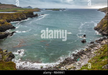 Des vues spectaculaires de la côte atlantique de l'Irlande de l'Ouest sauvage de l'île de Valentia, Ring of Kerry, comté de Kerry, Irlande Banque D'Images