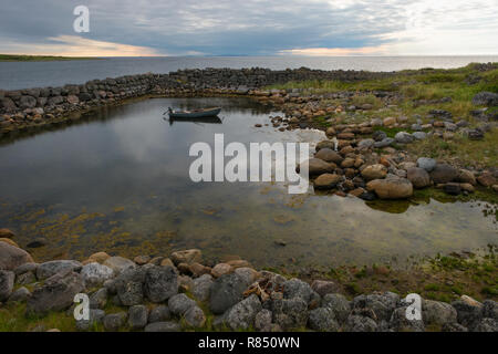 La première pierre du port de la Russie sur l'Île Bolshoy Zayatsky. Archipel Solovetsky, mer Blanche, Russie Banque D'Images