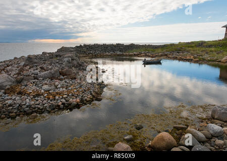 La première pierre du port de la Russie sur l'Île Bolshoy Zayatsky. Archipel Solovetsky, mer Blanche, Russie Banque D'Images