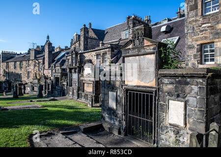 Un mausolée est toujours altéré cimetière de Greyfriars, Édimbourg, Écosse, Royaume-Uni. Banque D'Images