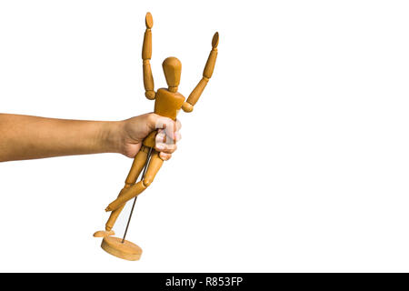 Un portrait de femme hand holding mannequin de bois isolé sur fond blanc : chemin de détourage. Banque D'Images