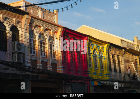 Sino-portugais colorés avec goût à Phang-Nga Road dans la vieille ville de la ville de Phuket, Phuket, Thaïlande Banque D'Images