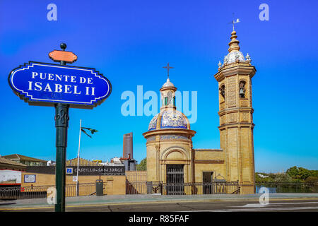 Le Château de San Jorge est une forteresse médiévale construite sur la rive ouest de la rivière Guadalquivir, dans la ville de Séville (Espagne) Banque D'Images