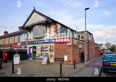 McColls licence off et bureau de poste corner shop sur l'avenue Highbury Estate, Chatsworth, Cosham, Portsmouth Banque D'Images