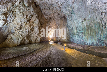 Grotte Stopica grotte calcaire, près de Sirogojno, sur les pentes du mont Jablanica dans l'ouest de la Serbie. Banque D'Images