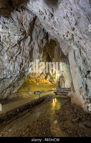 Grotte Stopica grotte calcaire, près de Sirogojno, sur les pentes du mont Jablanica dans l'ouest de la Serbie. Banque D'Images