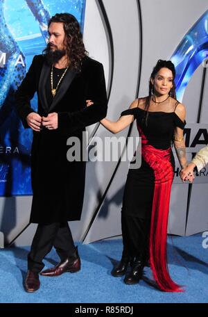 Los Angeles, USA. 12Th Dec 2018. Acteur Jason Momoa et l'actrice Lisa Bonet assister à la première de Warner Bros Pictures' 'Aquaman' le 12 décembre 2018 au Théâtre chinois de Grauman à Hollywood, Californie. Photo de Barry King/Alamy Live News Banque D'Images