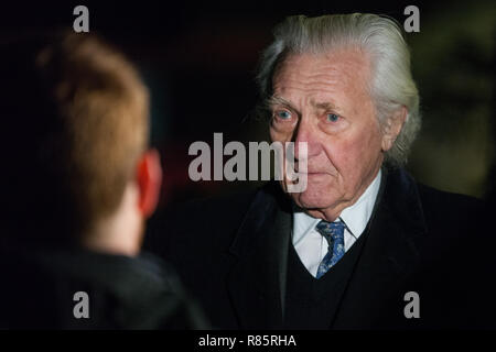 Londres, Royaume-Uni. 12 Décembre, 2018. Lord Heseltine, ancien vice-premier ministre conservateur, est interviewé sur College Green devant le Parlement le jour d'un vote de confiance dans le premier ministre Theresa May's direction du parti conservateur. Credit : Mark Kerrison/Alamy Live News Banque D'Images