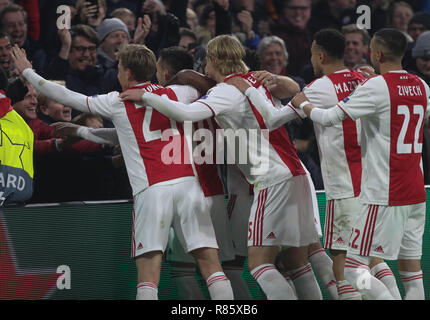 Amsterdam, Pays-Bas. 12 Décembre, 2018. Célébration But Dusan Tadic(l'Ajax d'Amsterdam) au cours de la Ligue des Champions, Groupe e match de football entre l'Ajax et le Bayern Munich le 12 décembre 2018 à Johan Cruijff ArenA à Amsterdam, Pays-Bas - Photo Laurent Lairys / DPPI Crédit : Laurent Locevaphotos Lairys/agence/Alamy Live News Banque D'Images