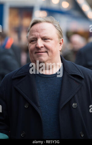 Muenster, Deutschland. Dec 11, 2018. Axel PRAHL (joue le commissaire Frank Thiel), Half-length portrait, portrait, pour le tournage de la scène de crime scene Muenster 'alors le meurtrier est à la porte", le 11.12.2018, l'utilisation de crédit dans le monde entier | : dpa/Alamy Live News Banque D'Images