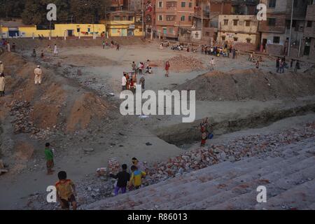 Dhaka, Bangladesh. 13 Décembre, 2018. Une aire vu en construction près de la partie ancienne de Lalbag. Old City sont le manque d'aire de jeux qui fait un meilleur développement des enfants avec ce type de quartier. Credit : MD Mehedi Hasan/ZUMA/Alamy Fil Live News Banque D'Images