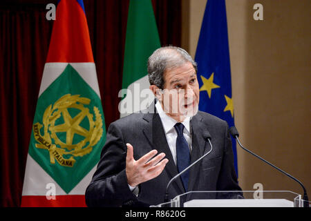 Foto LaPresse - Guglielmo Mangiapane 13/12/18 ITA Palerme Cronaca il Presidente della Repubblica Sergio Mattarella presenzia alla maligna arte legata tous&# x2019;imminente chiusura delle iniziative par Palerme Capitale Italiana della Cultura en 2018. Nella foto : Nello Musumeci Photo LaPresse - Guglielmo Mangiapane 13/12/18 Palermo ITA News Président italien Sergio Mattarella prend part à la cérémonie de clôture de Palerme, capitale italienne de la Culture pour l'année 2018. Dans l'image : Nello Musumeci Banque D'Images